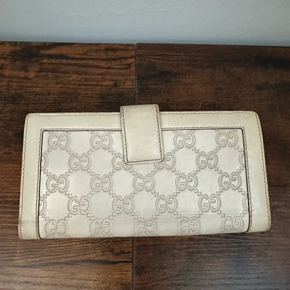 Gucci Beige Monogram Clutch - Picture 3 of 7